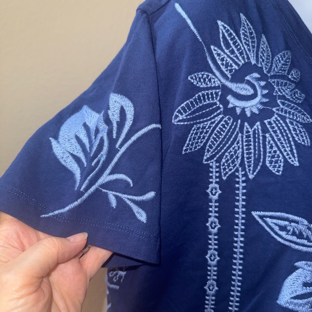 Johnny Was Lyra Relaxed Crew Neck Blue Floral Embroidered Short Sleeve Tee Sz L - Picture 2 of 5